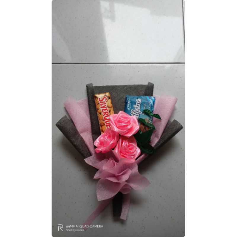 Bucket bouquet buket bunga coklat silverqueen alpine