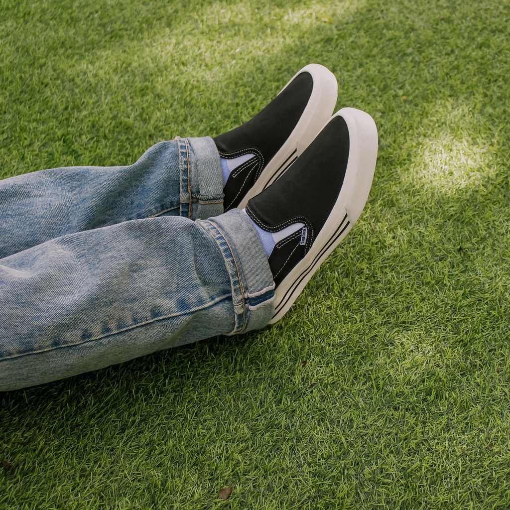 SEPATU TIMEBOMB VULCANIZED | SLIPON BW STRIPE-3