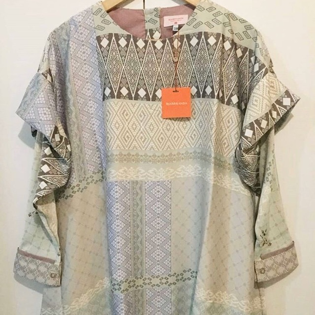 Kinali Top Ria Miranda