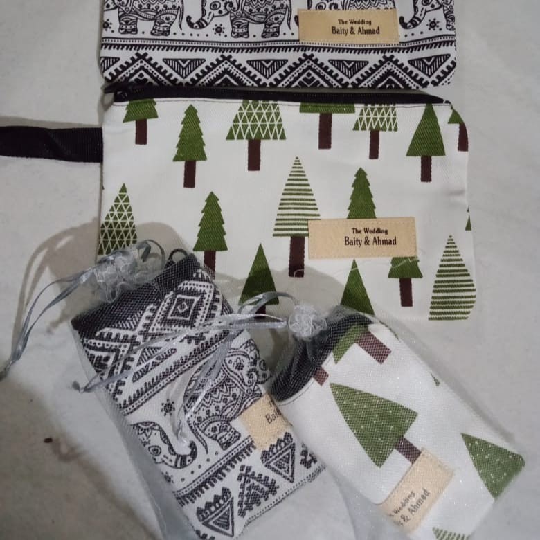 

Promo Grosir Murah 150 Pcs Dompet Kanvas Besar Cantik Free Nama Berkualitas free Packing Tile