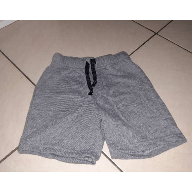 Celana pendek cat & jack