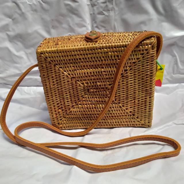 (BISA COD) TAS SELEMPANG ROTAN PERSEGI PANJANG UKURAN 20x17x7 cm - SLING BAG WANITA OOTD