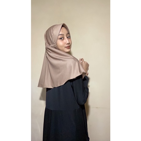 Jilbab Instan Serut Jokowi /Hijab Instan Serut Polos /Kerudung Instan Serut Untuk Sekolah/Cod