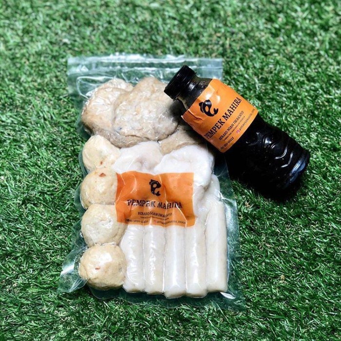 

BEST SELLER - Pempek Tenggiri Isi 18pcs + cuko 250ml - BARU