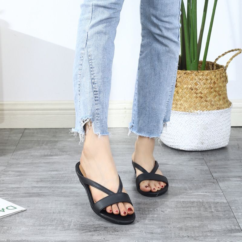 Sandal selop wanita fashion/ sandal wanita Terbaru import/ sandal wanita hak pendek