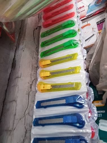 

Cutter plastik murah - Karter renceng kecil + Isi
