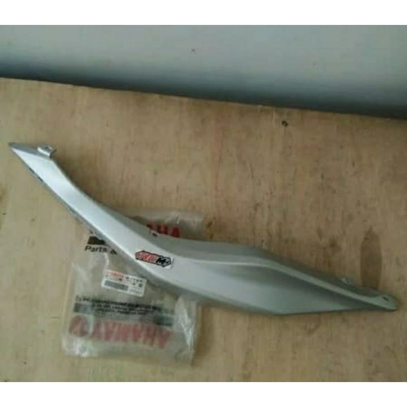Cover body belakang kiri yamaha Aerox 155 original Silver