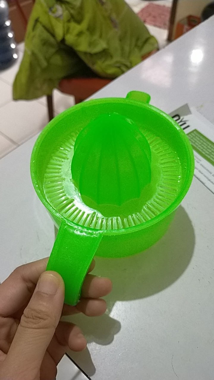 Perasan Jeruk Plastik