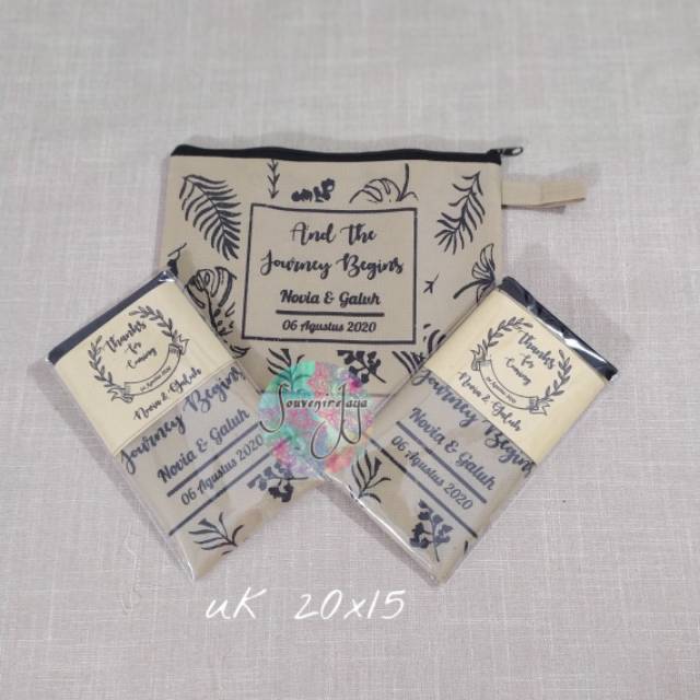 

Souvenir Dompet Amplop Paris Pernikahan Slot Spunbond