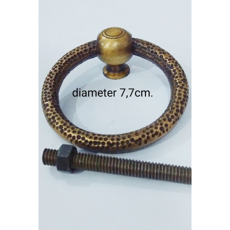 Tarikan/ketukan pintu kuningan antik diameter 7,5cm. 7,5cm.