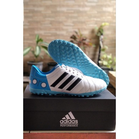 sepatu futsal adidas 11 pro