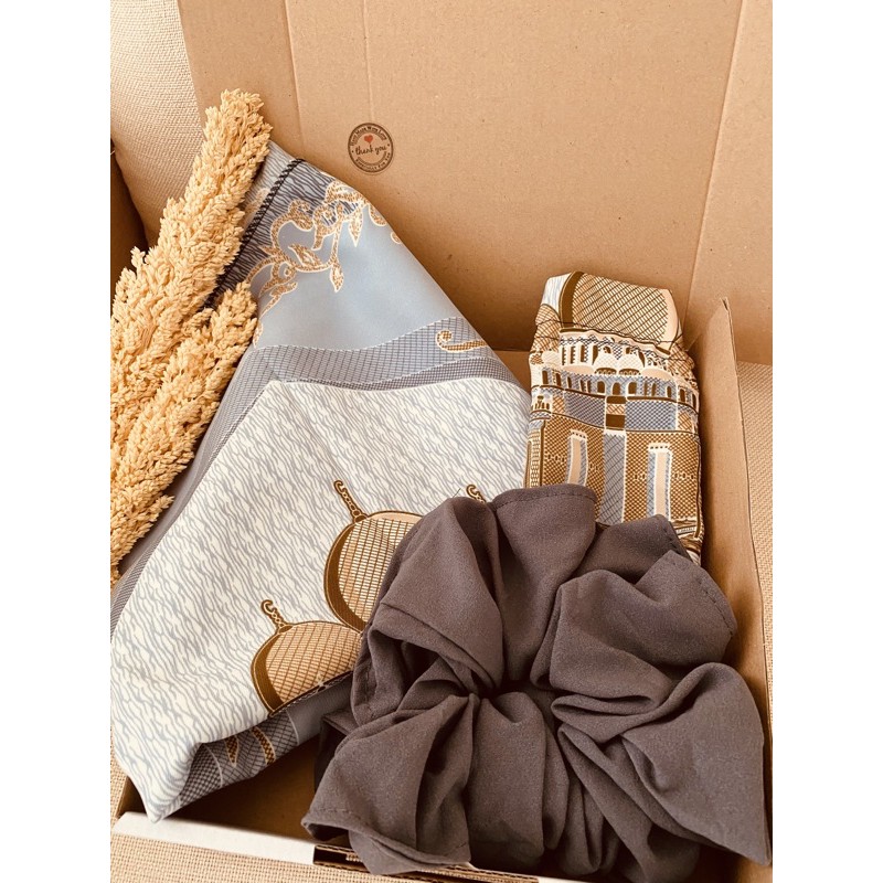 

hampers sajadah lipat | Hampers new normal | kado | hadiah | nikahan | ulang tahun | hampers lebaran