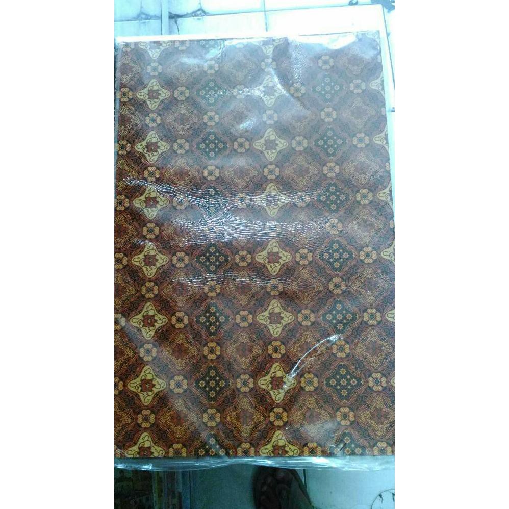 

Kertas Kado Brand Kiky Motif Batik