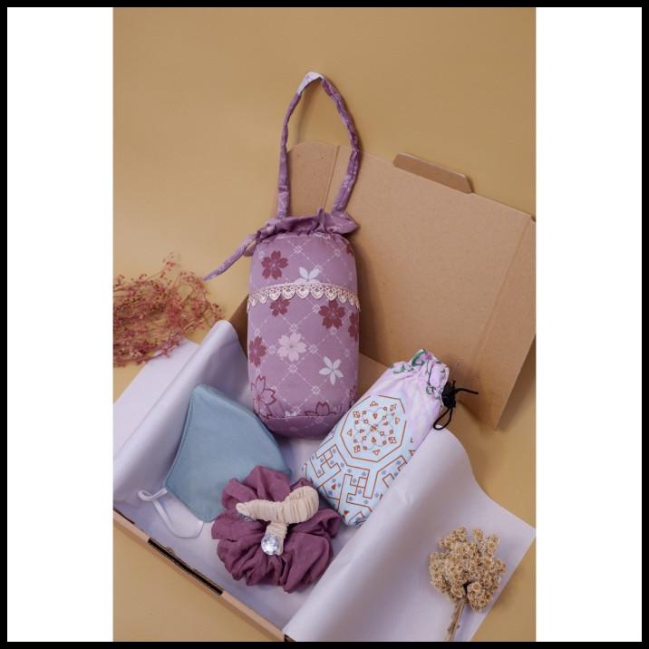 

Parsel Ramadan Perlengkapan Solat Hampers Mukenah Sajadah Masker