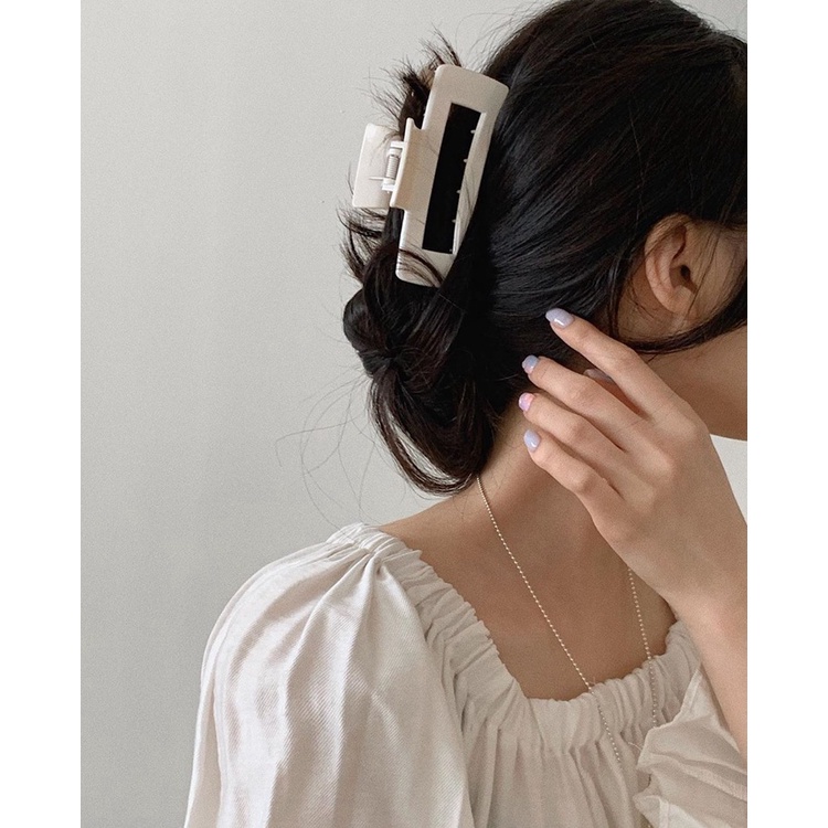 JEPIT JEPITAN BADAI JEDAI KOTAK PERSEGI PANJANG MEDIUM KLIP RAMBUT TEBAL TRANSPARAN KOREA WANITA KOREAN WOMEN SQUARE RECTANGLE JAW THICK HAIR ACCESSORIES CLUTCHER CLAW CLIP CLIPS ACRYLIC TRANSPARENT THICK HAIR COLOR MEDIUM SIZE