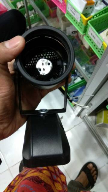 Kap lampu sorot tusuk halopika type MR 16