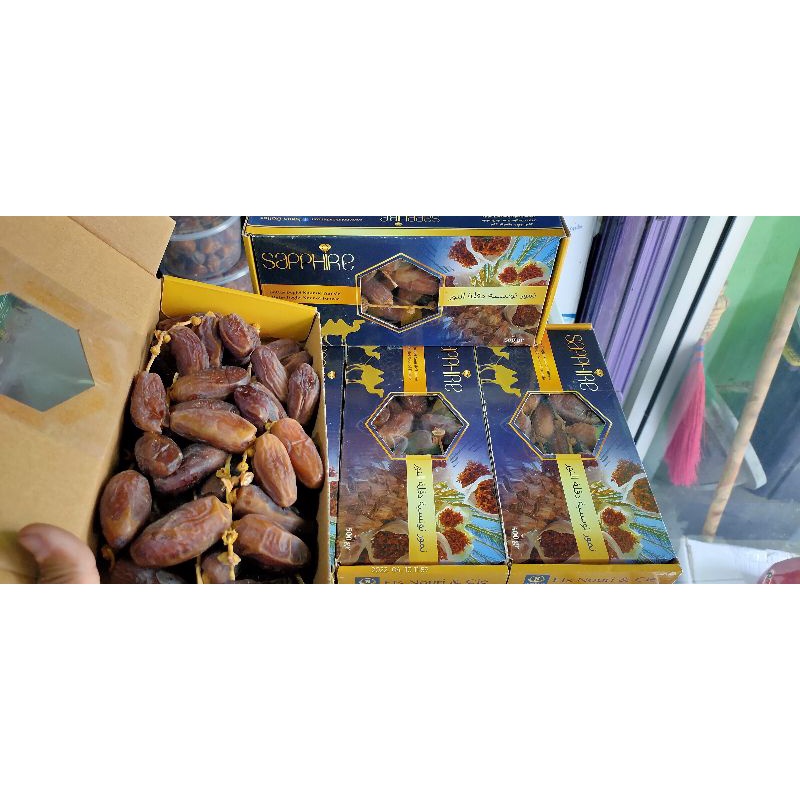 

Kurma Tunis Tangkai 500 grm terbaru