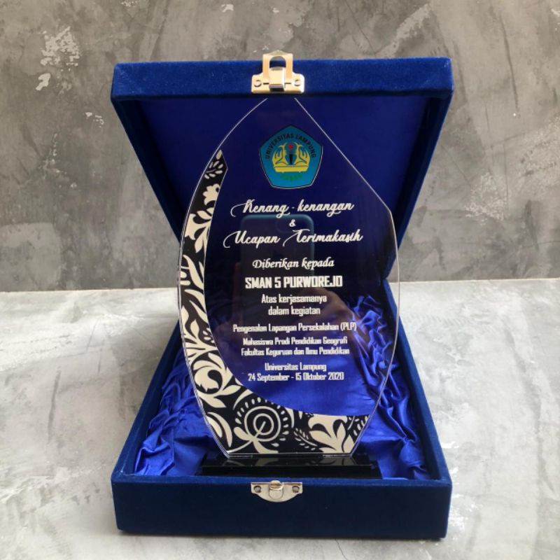 PLAKAT AKRILIK CUSTOM, PLAKAT PENGHARGAAN, PLAKAT MURAH, TROPHY AKRILIK, TROPHY CUSTOM, TROPHY