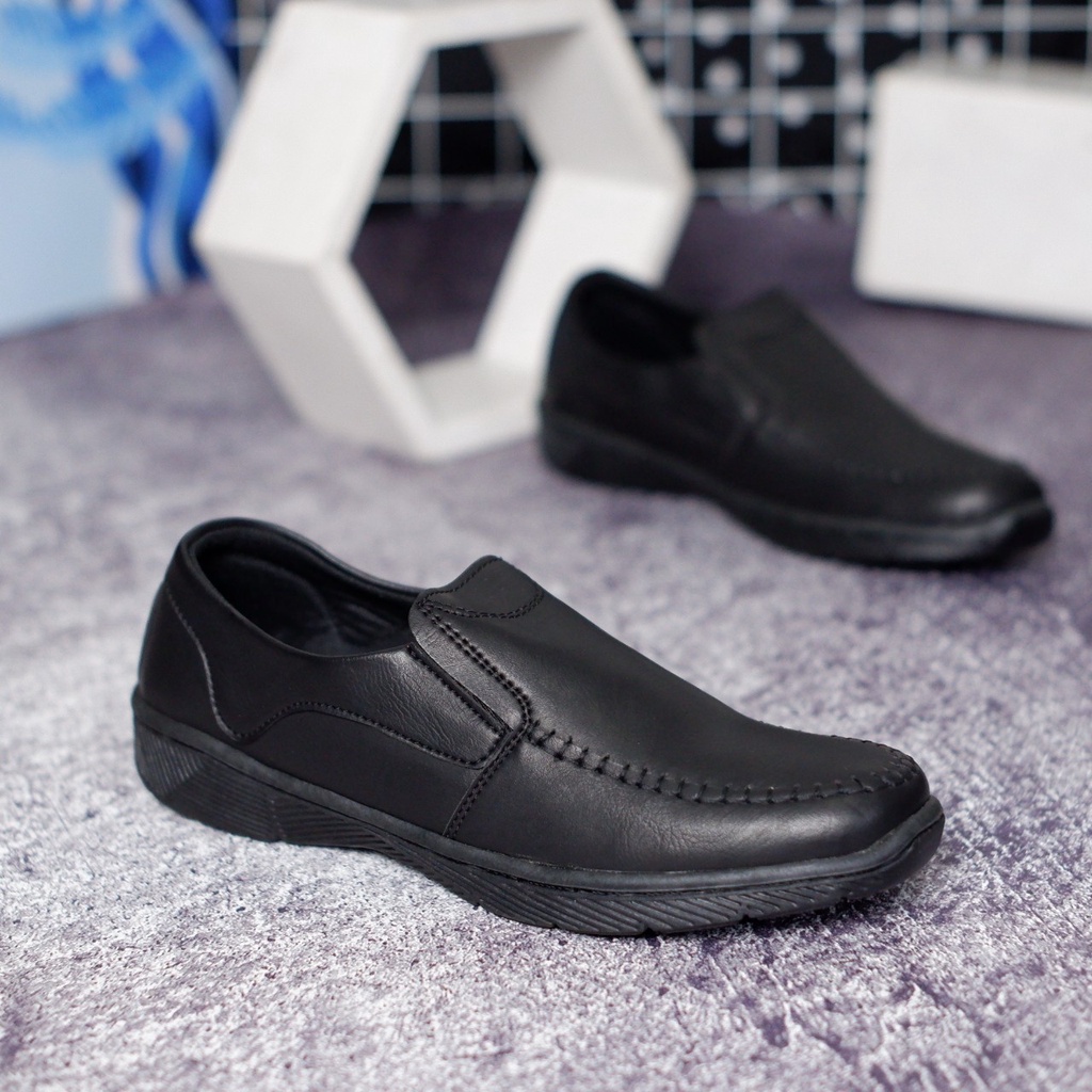 SepatuFormal Pantofel Pria Resmi Formal Slip On Hitam Kulit PU Original Kantor Kuliah Casual Gereja Pesta Kondangan Nikahan Kerja Perkantoran PNS Guru Gaya Trendy Kekinian Terlaris Murah Sepatu LOafer Boi Kulit Pria