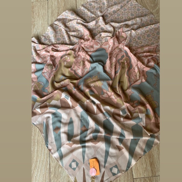 Kyra scarf Taffy heaven lights premium scarf