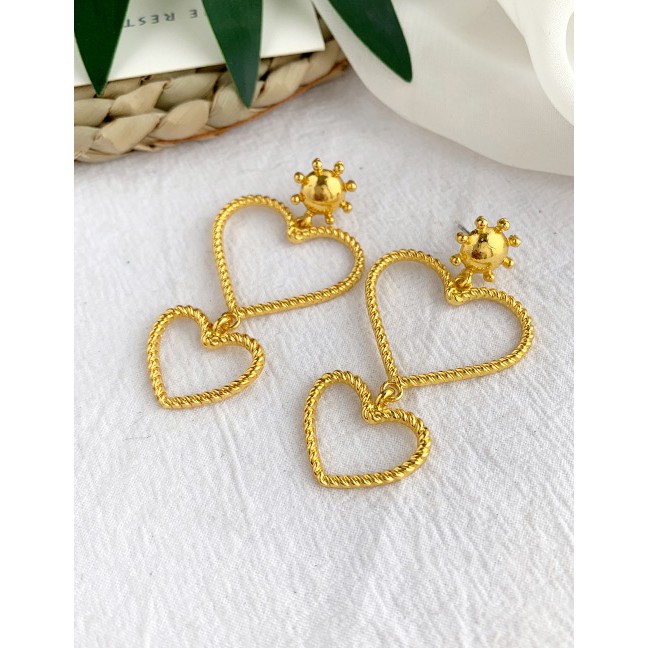 LRC Anting Tusuk Fashion Gold Alloy Hollow Love Earrings F62400