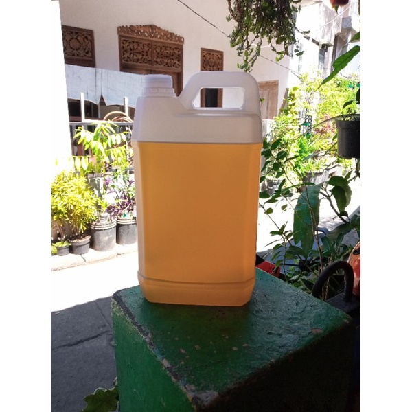 

Minyak Curah 5 Liter Kemasan Jerigen Baru Bersegel
