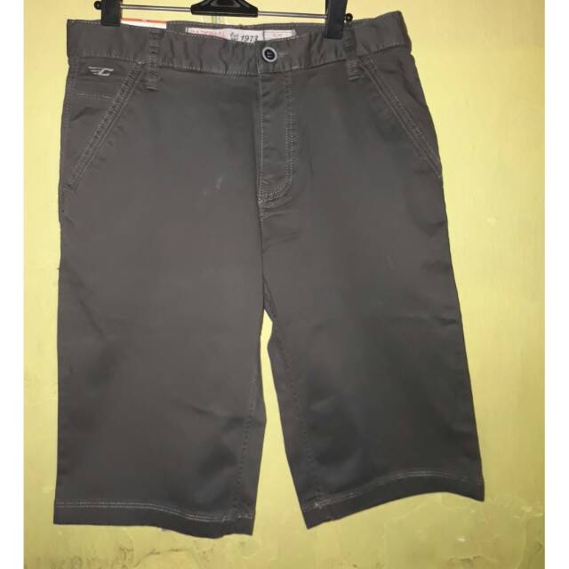 Celana pendek cardinal casual