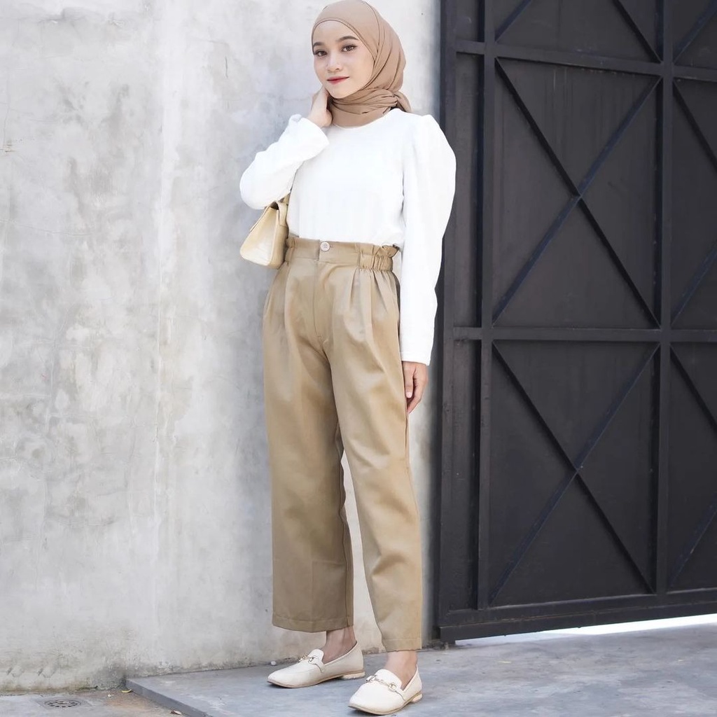 AFIFA CELANA  PANT Shakila Ukuran : All size fit to L besar - Lingkar Pinggang : +/- 60 cm - Panjang Celana : +/- 90 cm CELANA WANITA TERBARU CELANA ABG CELANA OOTD  MODEL TERBARU  SIMPLE ELEGAN NYAMAN DI PAKAI DAN  COCOK UNTUK SEGALA AKTIFITAS CELANA2022