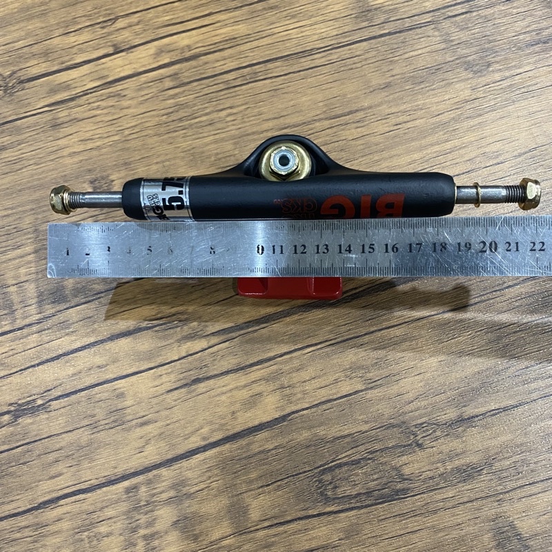 Skateboard Big trucks  size 5.75 BIG Truck