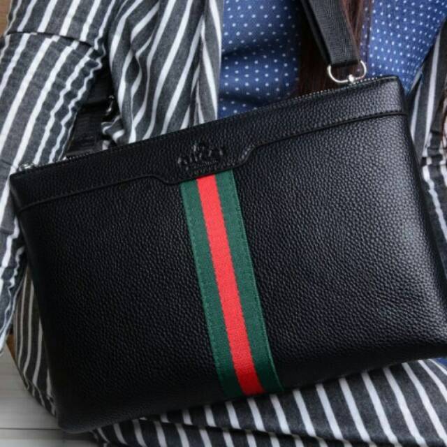GUCCI-Clutch