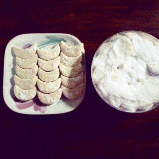 

Kue putri salju