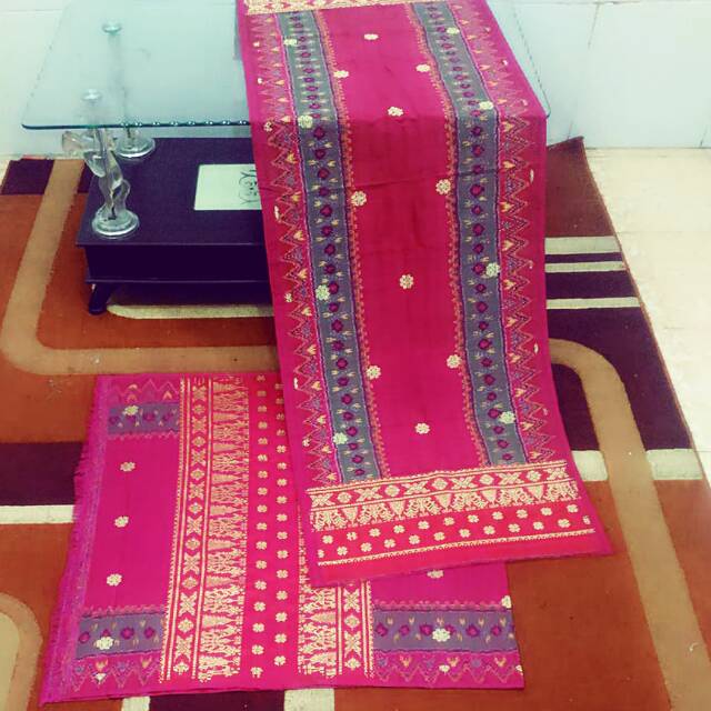 Songket tenun tangan