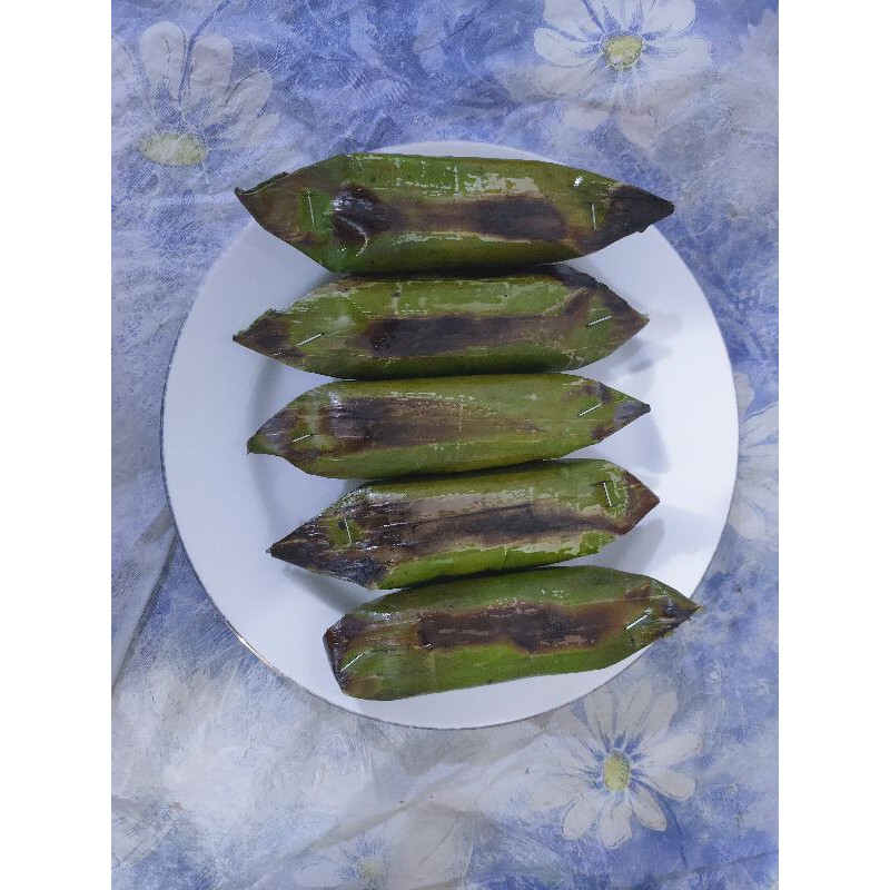 

Lemper ayam suwir