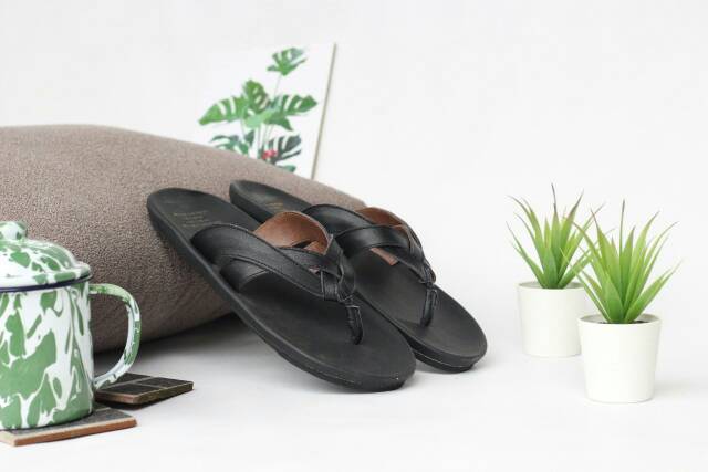 Sendal Pria Slide Goodnes Urban Bahan Kulit Santai Nyaman Jalan Ngemall Sandal Jepit