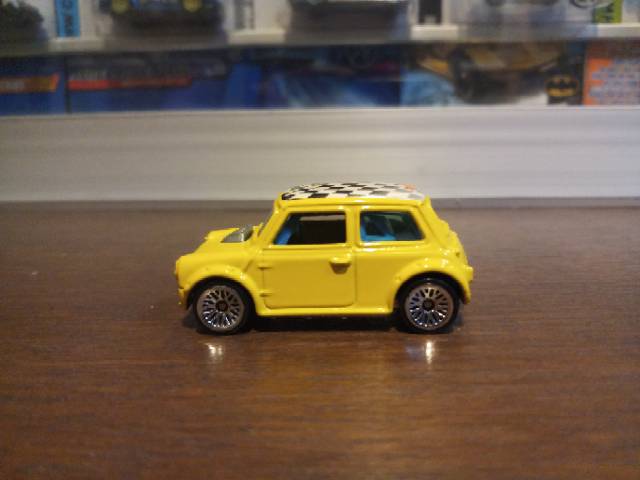 Hot Wheels Mini Cooper - Morris Mini - 2000 First Edition Yellow Loose