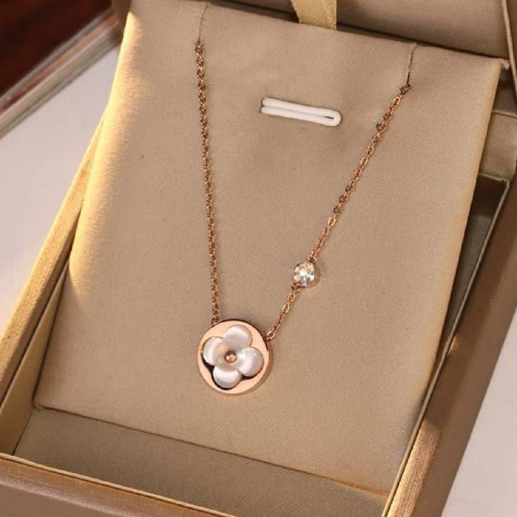 Kalung Rantai Wanita LV bunga model bulat titanium rantai panjang