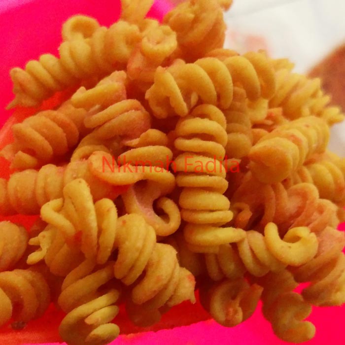 

1000 gram / 1 kg > Makaroni Ulir / Makroni Spiral / Macaroni Kriting Enak Gurih Renyah Kriuk Rasa