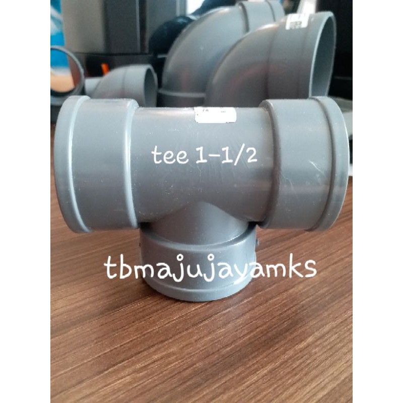 Tee 1-1/2, tee 1 1/2