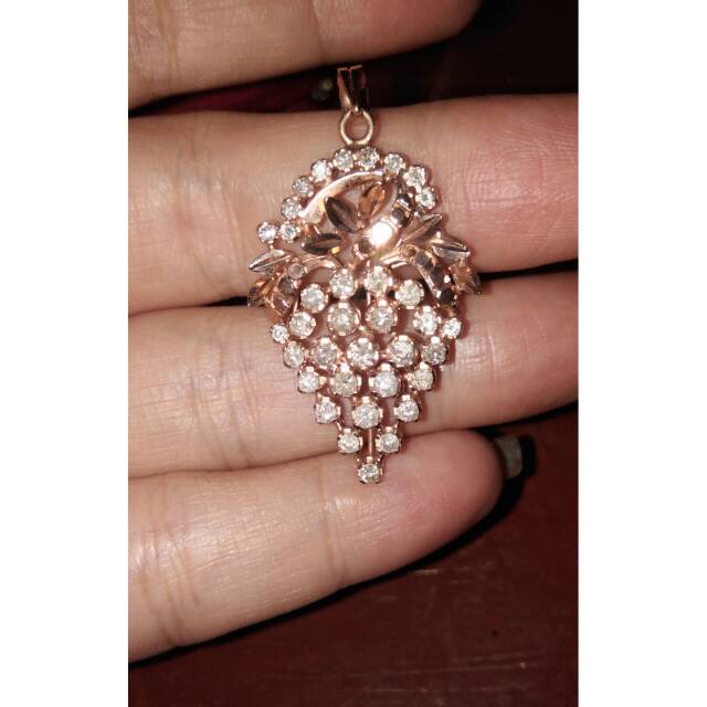 Liontin berlian medan