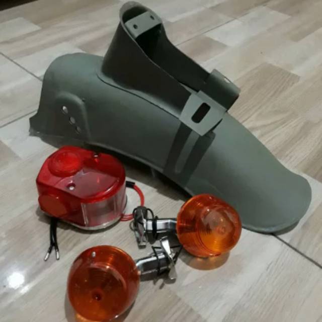 spakbor belakang c70 set - slebor belakang c70 - c50 - sein c70 - stoplamp c70 - assy belakang c70