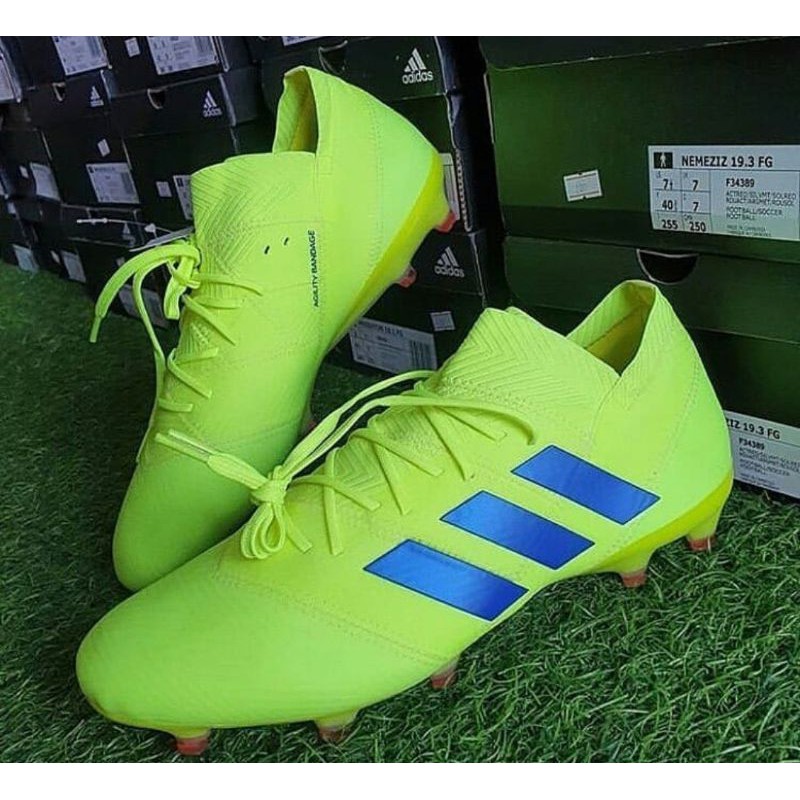 sepatu bola Adidas Nemesiz 18.1