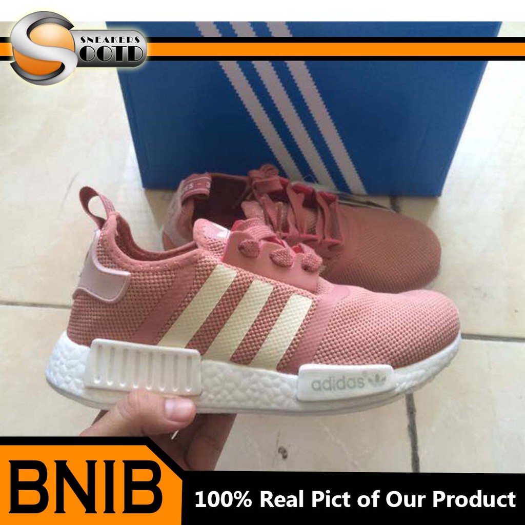 Sneakers Casual Adidas Nmd R1 Salmon Putih