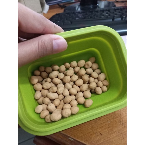 

Kacang Atom