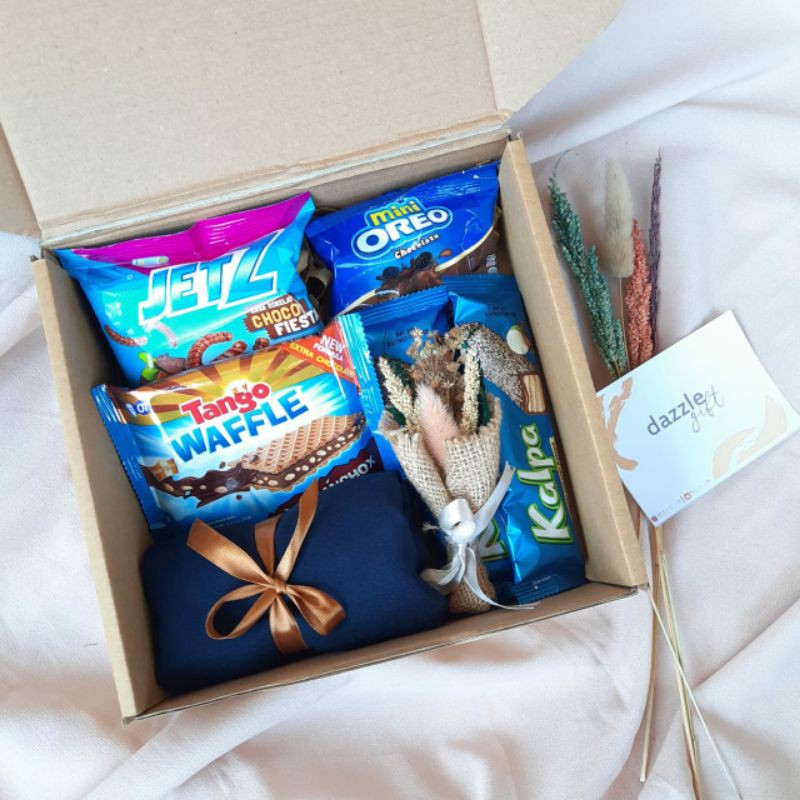 

Snack & Hijab Box