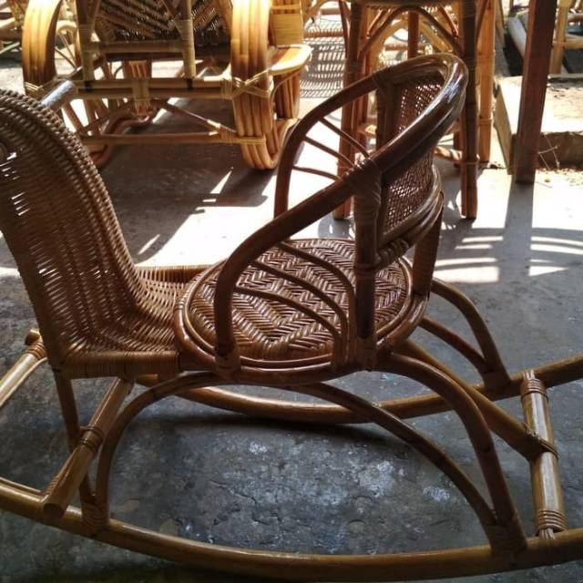 Ayunan Anak Rotan Bentuk Kuda-Kudaan