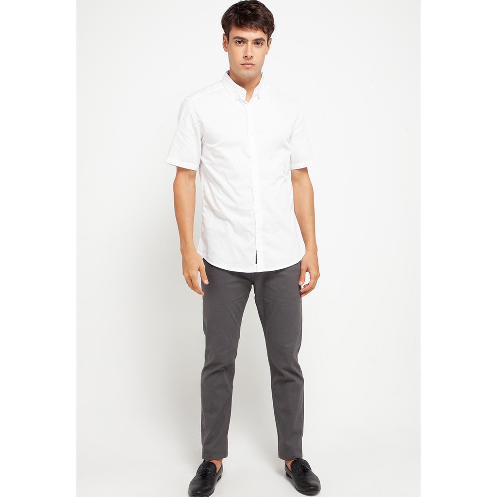 TRIPLE Kemeja Lengan Pendek Slim Fit (SS 413 WHT) - Putih