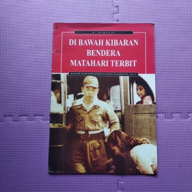 Buku Sejarah pendudukan jepang di Indonesia Di Bawah Kibaran Bendera Matahari Terbit