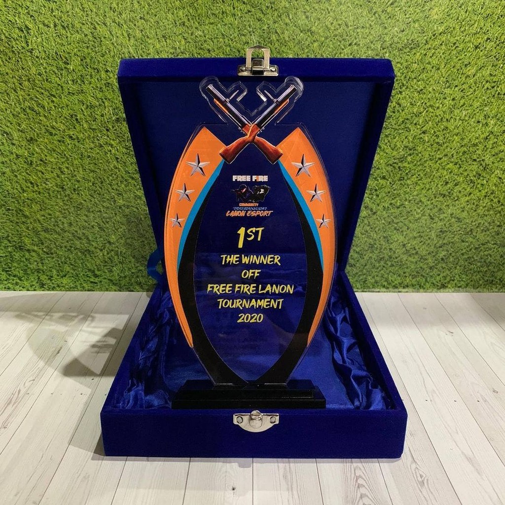 PLAKAT AKRILIK TROPHY FREE FIRE MURAH PIALA ESPORT FF KEKINIAN MURAH CUSTOM (INCLUDE BOX BLUDRU)