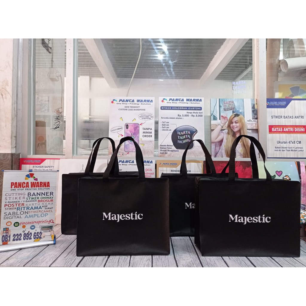 

Tas Custom / Tas Hampers / Tas Spundbond 100gsm Tebal Desain Sablon
