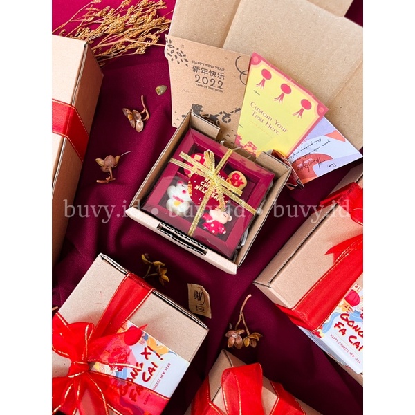 

Hampers Imlek “LUNAR MOON” | Box 8x6x5 10x10x5 | Hampers Murah | Hampers Chineese New Year | Parsel Imlek | Hadiah Gift Imlek | Coklat Karakter Imlek | Cookies Imlek | Snack Kue Imlek